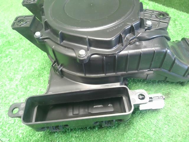 【中古】フォレスター 5AA-SKE HV用　ハイブリットバッテリー用　電動ファン クーリングファン　 自社品番250709 M4Y