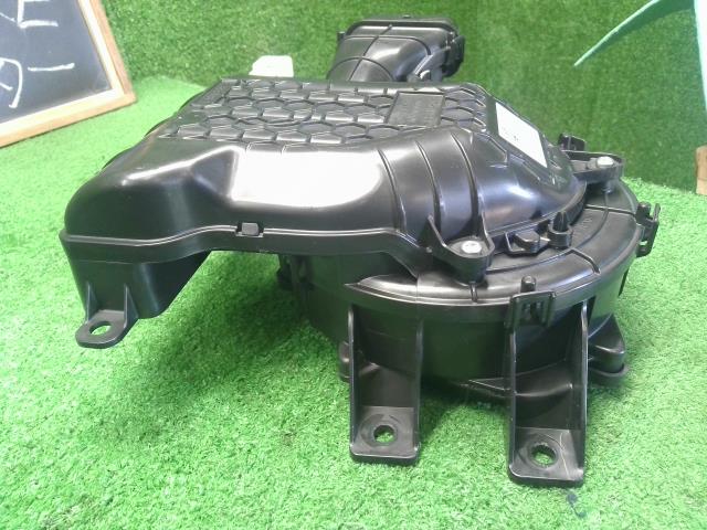 【中古】フォレスター 5AA-SKE HV用　ハイブリットバッテリー用　電動ファン クーリングファン　 自社品番250709 M4Y