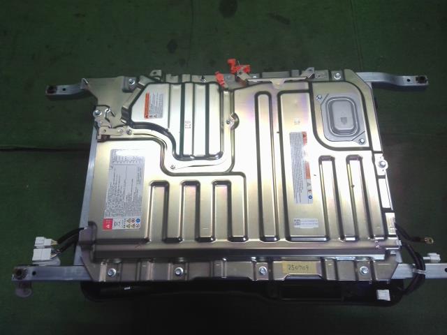 【中古】フォレスター 5AA-SKE ＨＶ　ハイブリッド　バッテリー  自社品番250709 M4Y