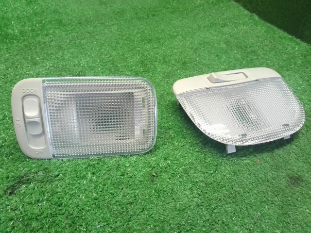 【中古】フォレスター 5AA-SKE ルームランプ　  自社品番250709 M4Y