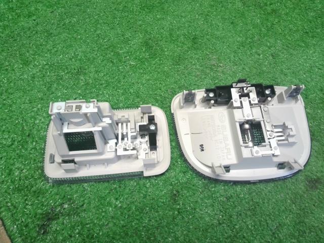【中古】フォレスター 5AA-SKE ルームランプ　  自社品番250709 M4Y
