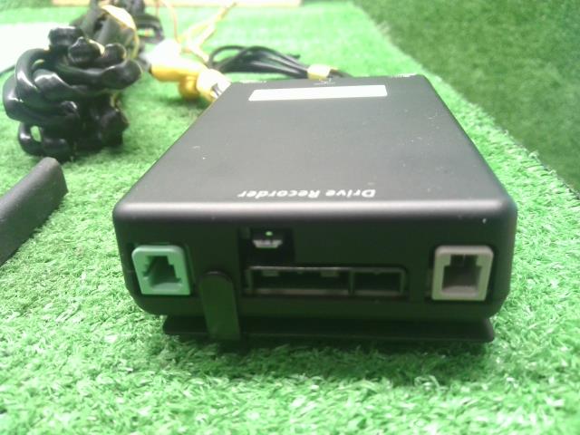 【中古】スバル純正　セパレート型　ドライブレコーダー　DENSO TEN　H0013FL100  自社品番250709 M4Y