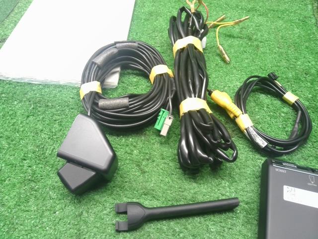 【中古】スバル純正　セパレート型　ドライブレコーダー　DENSO TEN　H0013FL100  自社品番250709 M4Y