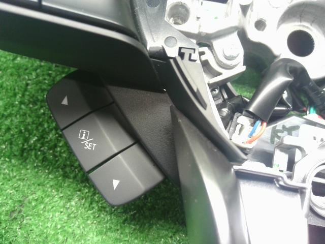 【中古】フォレスター 5AA-SKE ステアリングホイール ハンドル  自社品番250709 M4Y