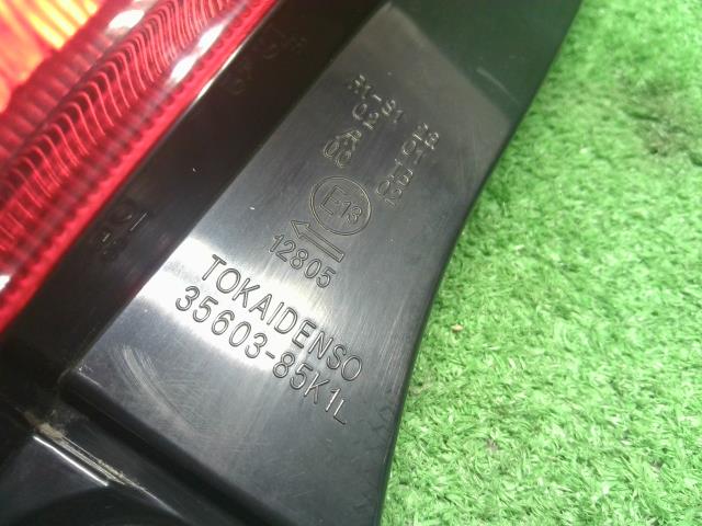 【中古】ラパン DBA-HE22S 左テールランプ　ブレーキランプ　 35670-85K10 自社品番250713 ZGF