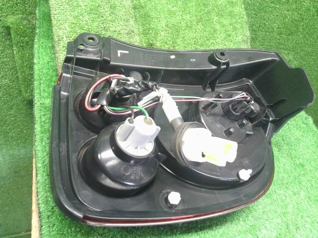 【中古】ラパン DBA-HE22S 左テールランプ　ブレーキランプ　 35670-85K10 自社品番250713 ZGF