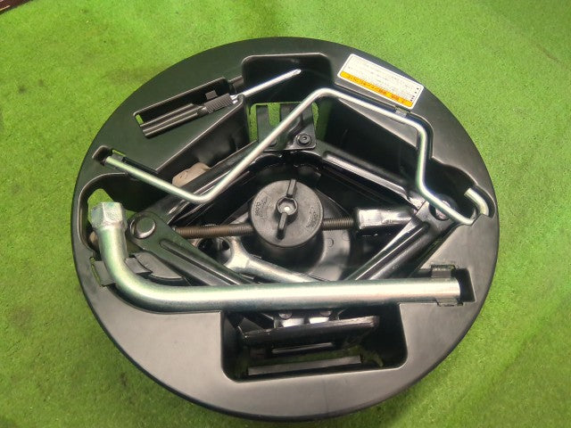 【中古】フィアット 500 ABA-31214 車載工具　テンパータイヤ　スペアタイヤ  自社品番250734