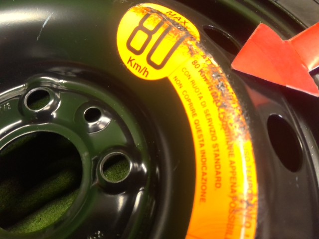 【中古】フィアット 500 ABA-31214 車載工具　テンパータイヤ　スペアタイヤ  自社品番250734