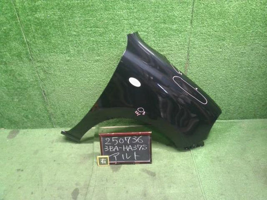 【中古】アルト 3BA-HA37S 右　フロント　フェンダー  自社品番250736 ZJ3