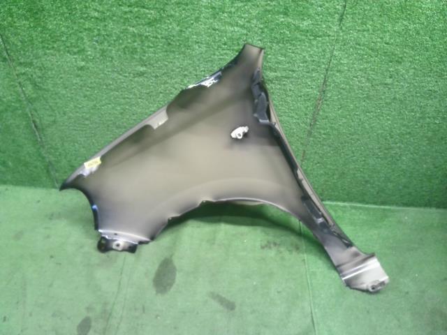 【中古】アルト 3BA-HA37S 右　フロント　フェンダー  自社品番250736 ZJ3