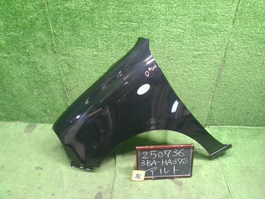 【中古】アルト 3BA-HA37S 左　フロント　フェンダー  自社品番250736 ZJ3