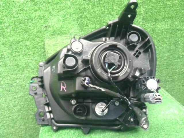 【中古】アルト 3BA-HA37S 右ヘッドランプ　ヘッドライト  自社品番250736 ZJ3