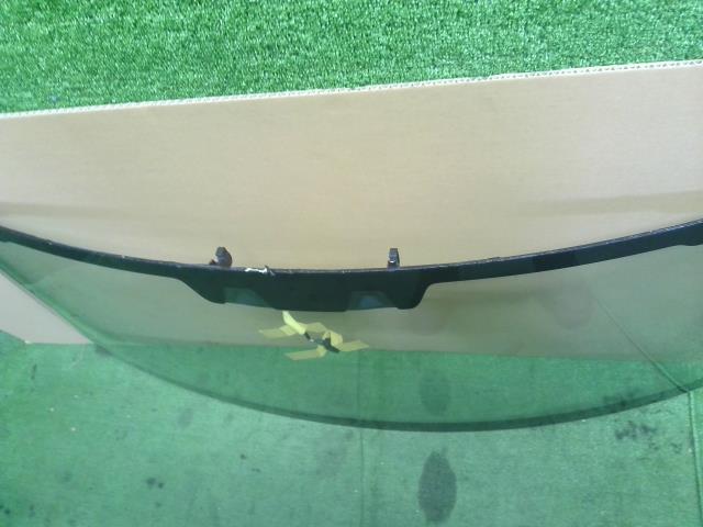 【中古】アルト 3BA-HA37S フロント　ウインドガラス  自社品番250736 ZJ3