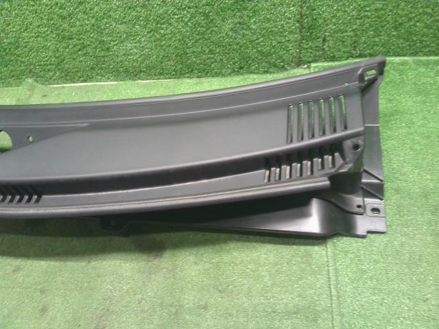 【中古】アルト 3BA-HA37S カウルトップパネル  自社品番250736 ZJ3