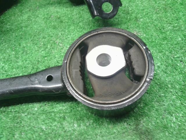 【中古】アルト 3BA-HA37S エンジンマウント  自社品番250736 ZJ3