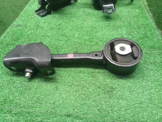 【中古】アルト 3BA-HA37S エンジンマウント  自社品番250736 ZJ3