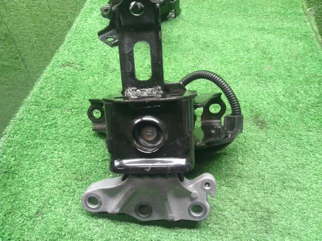 【中古】アルト 3BA-HA37S エンジンマウント  自社品番250736 ZJ3