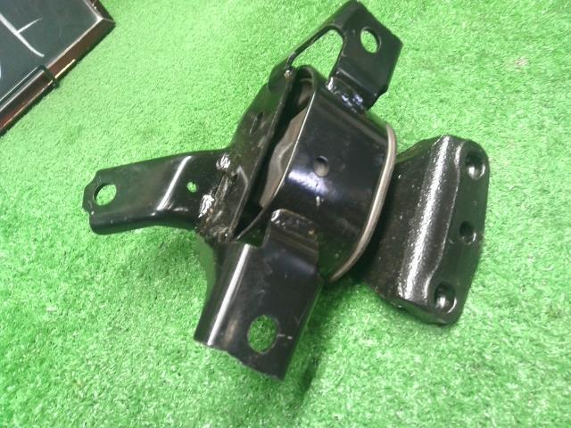 【中古】アルト 3BA-HA37S エンジンマウント  自社品番250736 ZJ3
