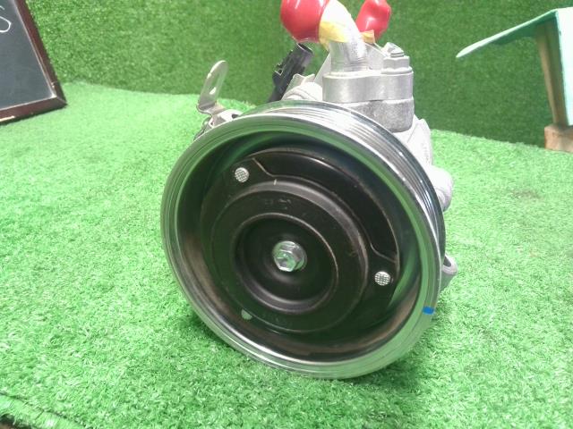 【中古】アルト 3BA-HA37S Ａ／Ｃコンプレッサー  自社品番250736 ZJ3