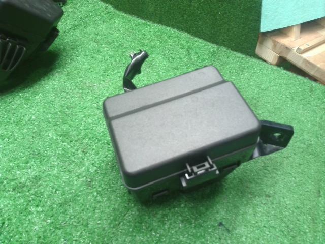 【中古】アルト 3BA-HA37S ヒューズボックス  自社品番250736 ZJ3