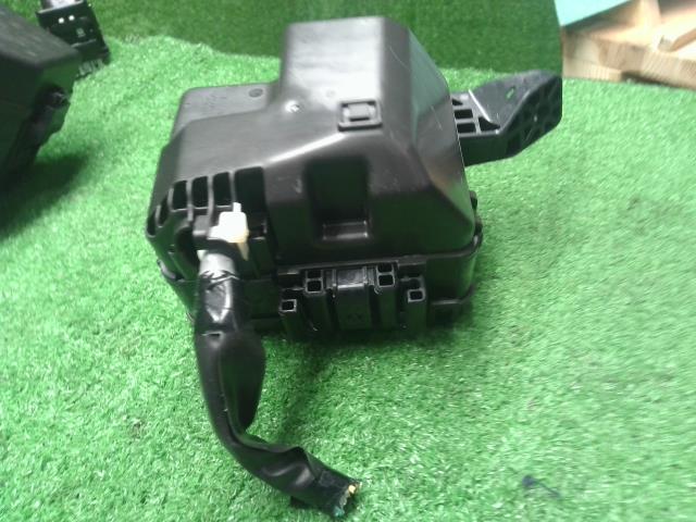 【中古】アルト 3BA-HA37S ヒューズボックス  自社品番250736 ZJ3