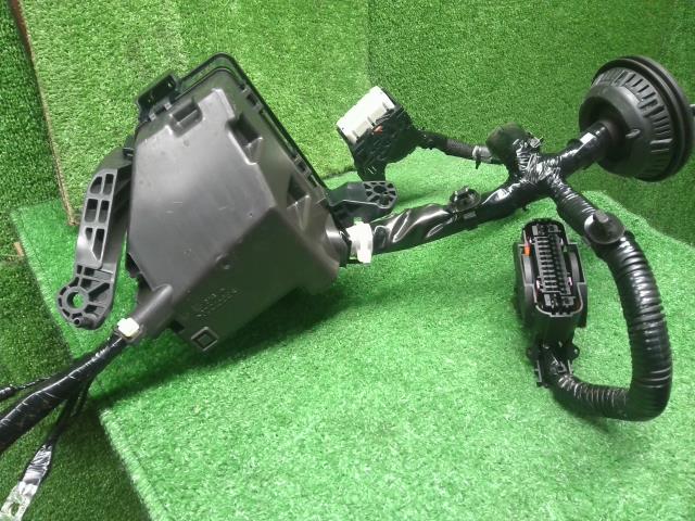 【中古】アルト 3BA-HA37S ヒューズボックス  自社品番250736 ZJ3