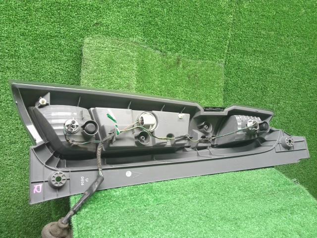 【中古】Ｎ－ＷＧＮ DBA-JH1 右テールランプ 33500-T6G-N01 自社品番250749 YR586P