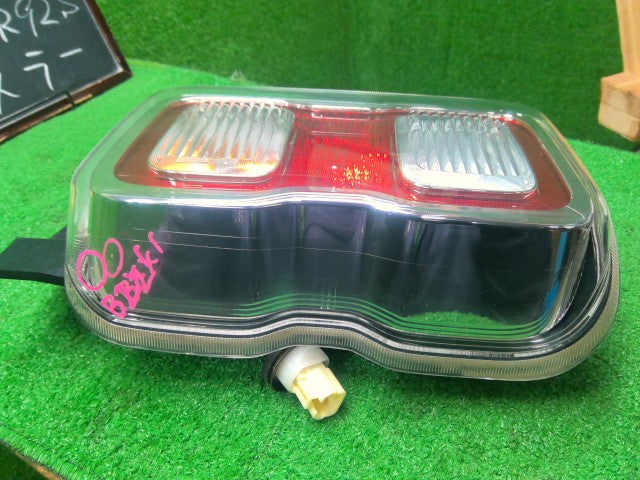 【中古】ハスラー 5AA-MR92S 左テールランプ 35670-59S00 自社品番260037 ZYW