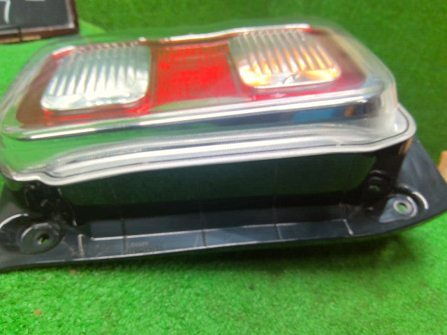 【中古】ハスラー 5AA-MR92S 左テールランプ 35670-59S00 自社品番260037 ZYW