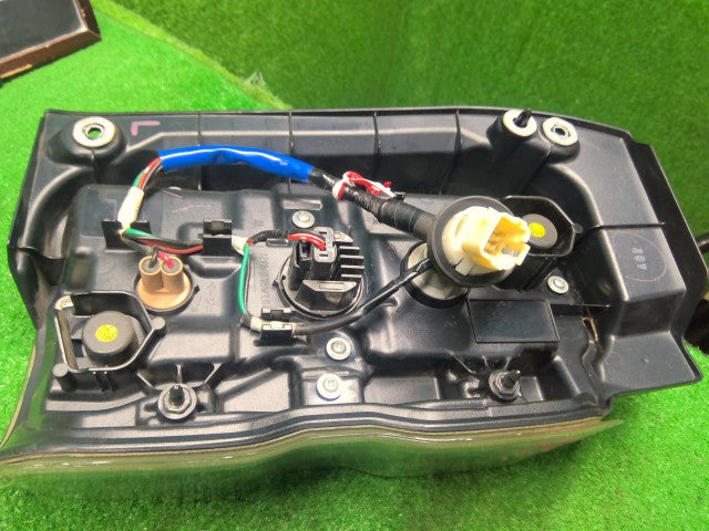 【中古】ハスラー 5AA-MR92S 左テールランプ 35670-59S00 自社品番260037 ZYW