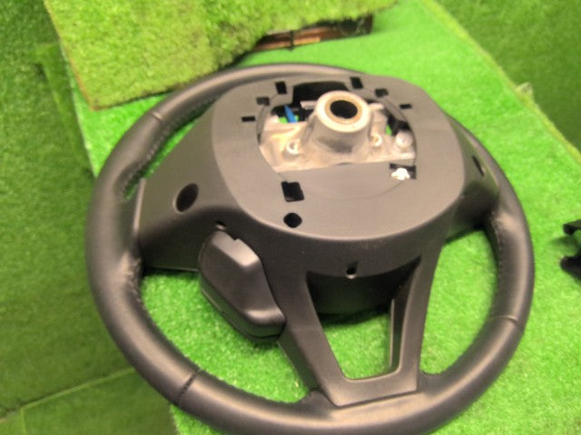 【中古】ハスラー 5AA-MR92S ステアリングホイール 48110-59SE1-GJL 自社品番260037 ZYW