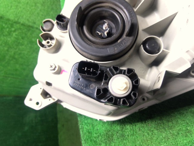 【中古】アルト DBA-HA35S 左ヘッドランプＡＳＳＹ 35320-64L01 自社品番260104 26U